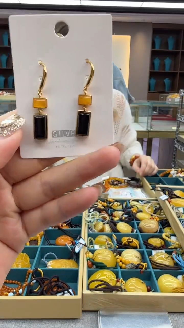 琥珀未镶嵌耳饰17秒拍号 假一罚三 