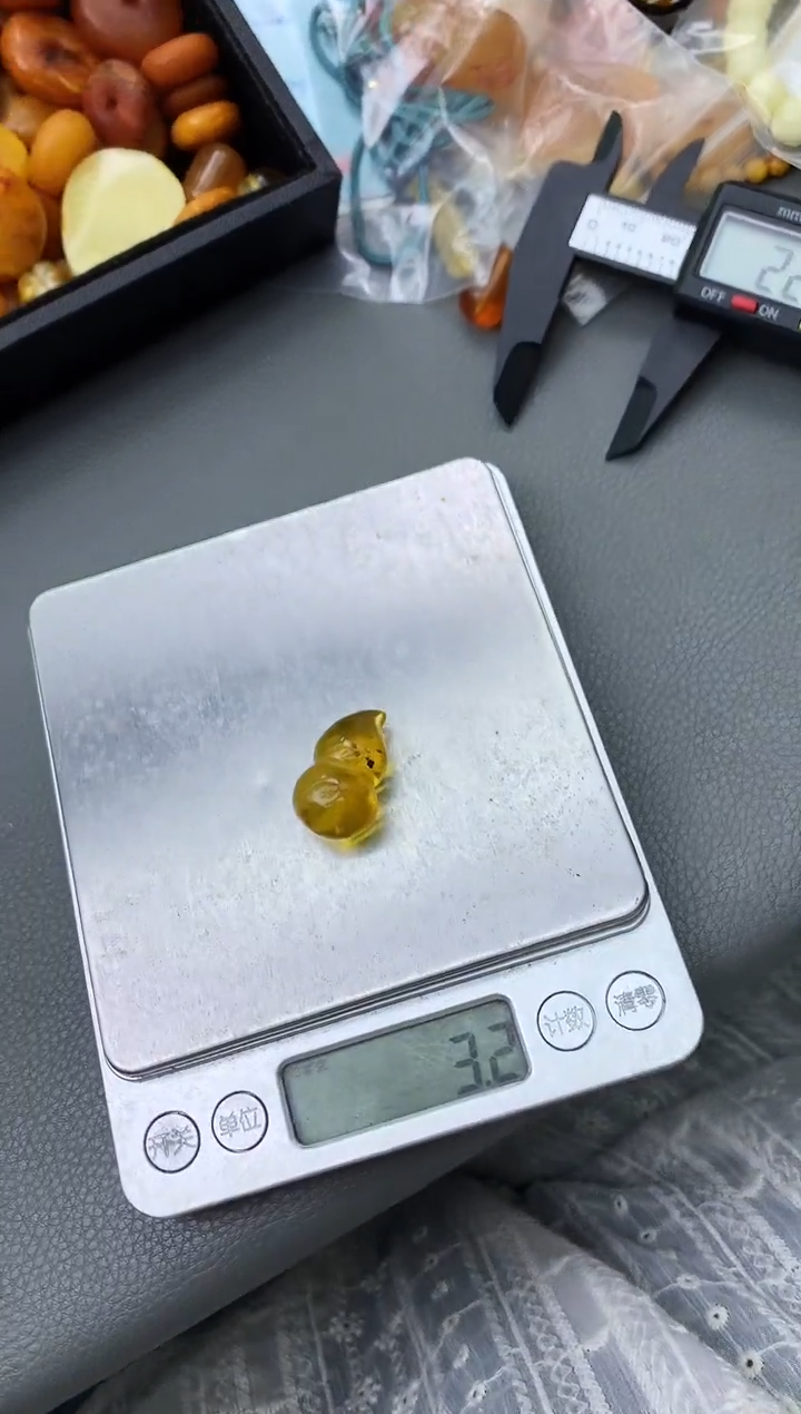 【闪购商品】未镶嵌琥珀珠宝奇石8425