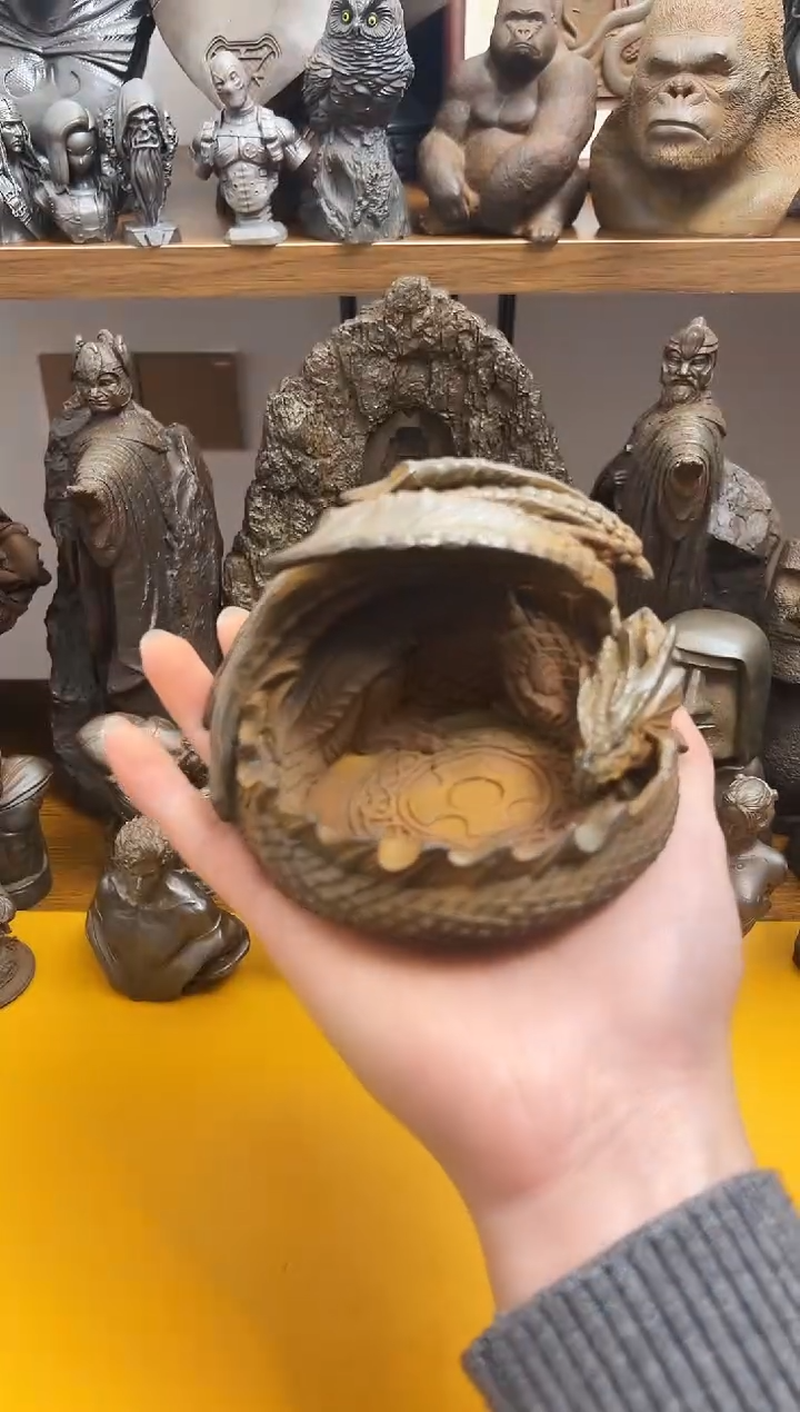 金属实心铁艺--龙形烟灰缸