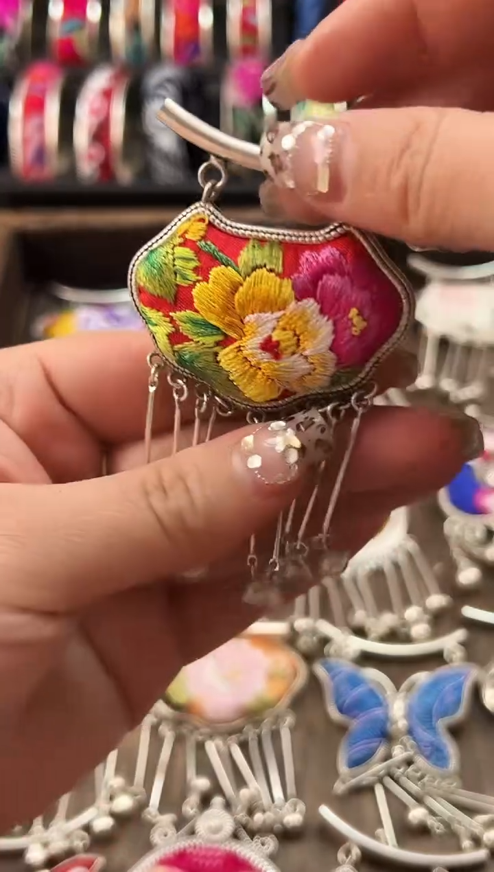 【闪购商品】织绣民族风老绣饰品584