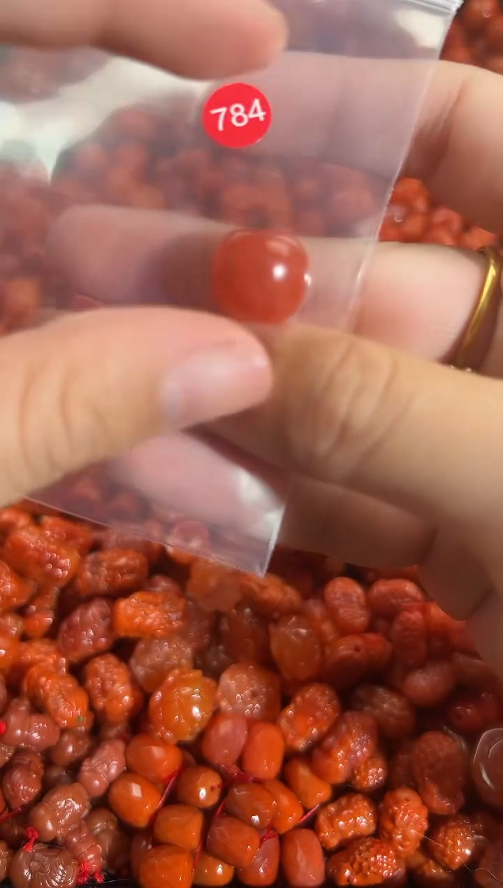 颈饰未镶嵌南红玛瑙1