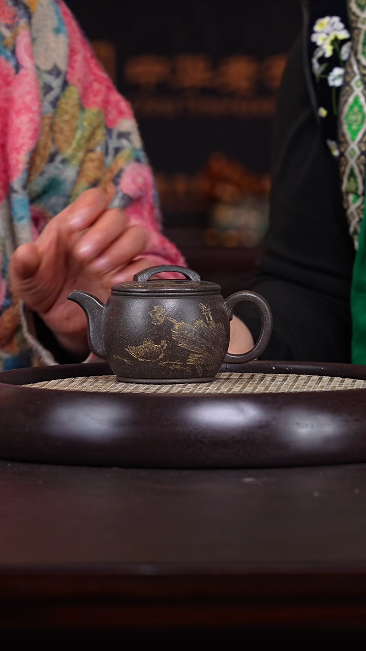 【闪购商品】紫砂茶壶张彩萍22-68 大彬金砂汉瓦240c