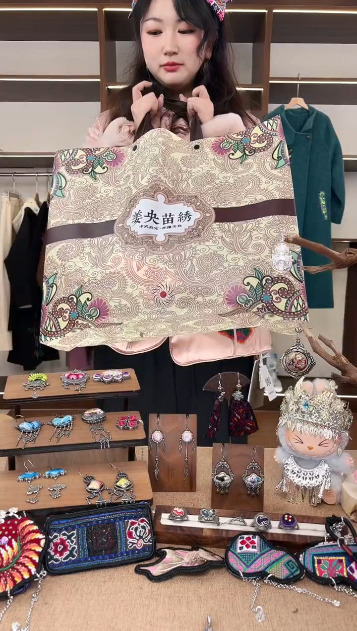 织绣A15黔东南苗族刺绣