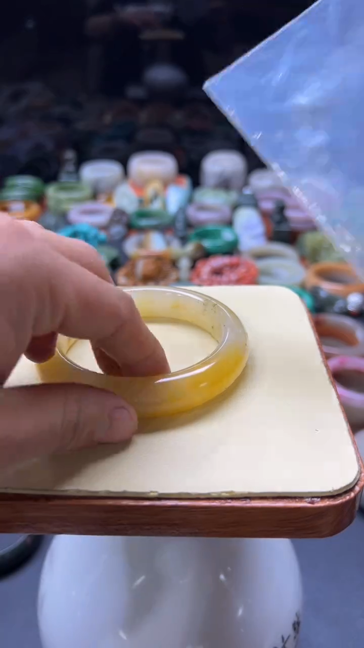 【闪购商品】石英质玉手镯未镶嵌010