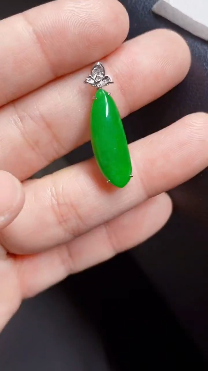 颈饰18K金镶嵌翡翠家**宝瓜