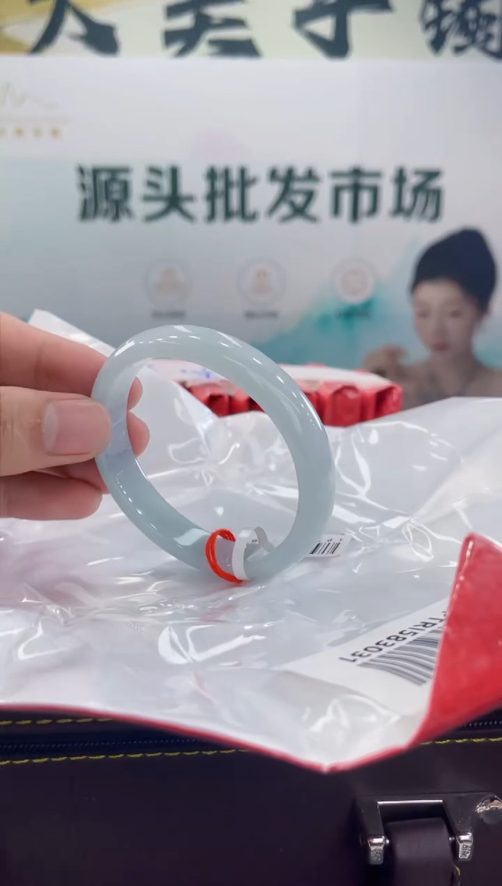 【闪购商品】翡翠手镯（贵妃镯）未镶嵌手镯