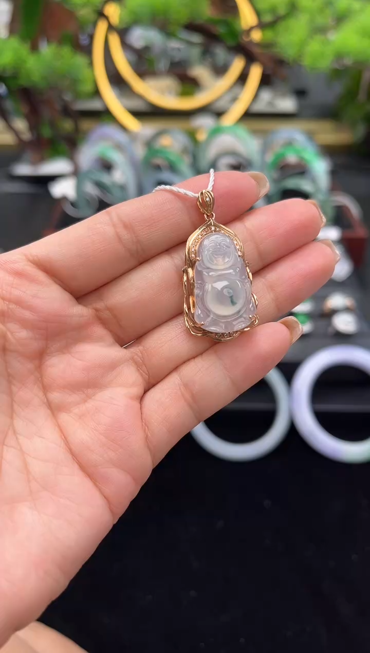 颈饰18K金镶嵌翡翠吊坠