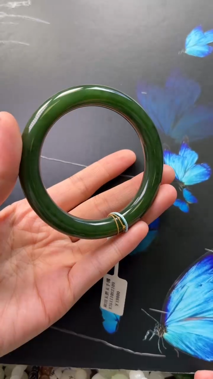 未镶嵌手镯和田玉手镯