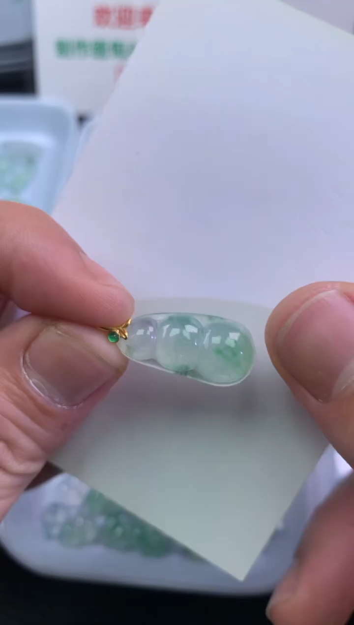 【闪购商品】翡翠颈饰未镶嵌福豆