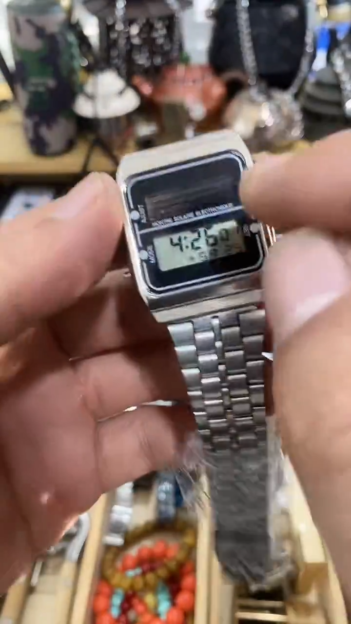 瓷片闪购商品  如图所示