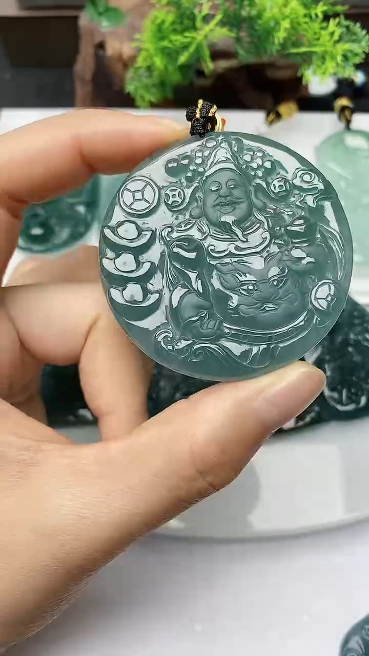 【闪购商品】翡翠颈饰未镶嵌         