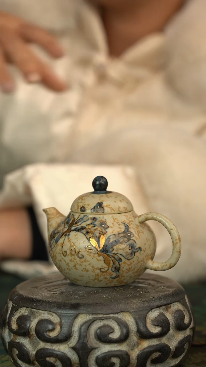 【闪购商品】初六好物分享@@焦糖釉蝴蝶壶