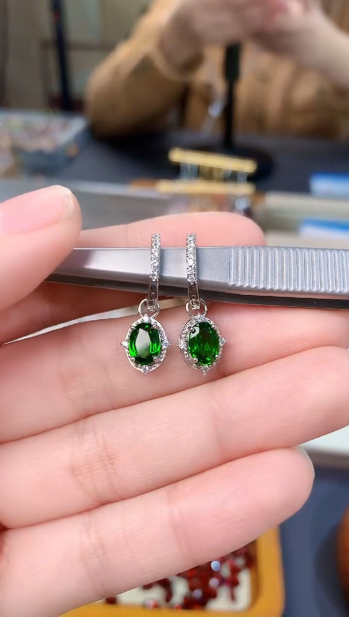 【闪购商品】透辉石耳扣银S925镶嵌天然