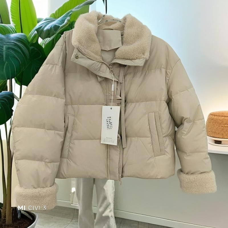 短款毛领白色时尚百搭女士外套