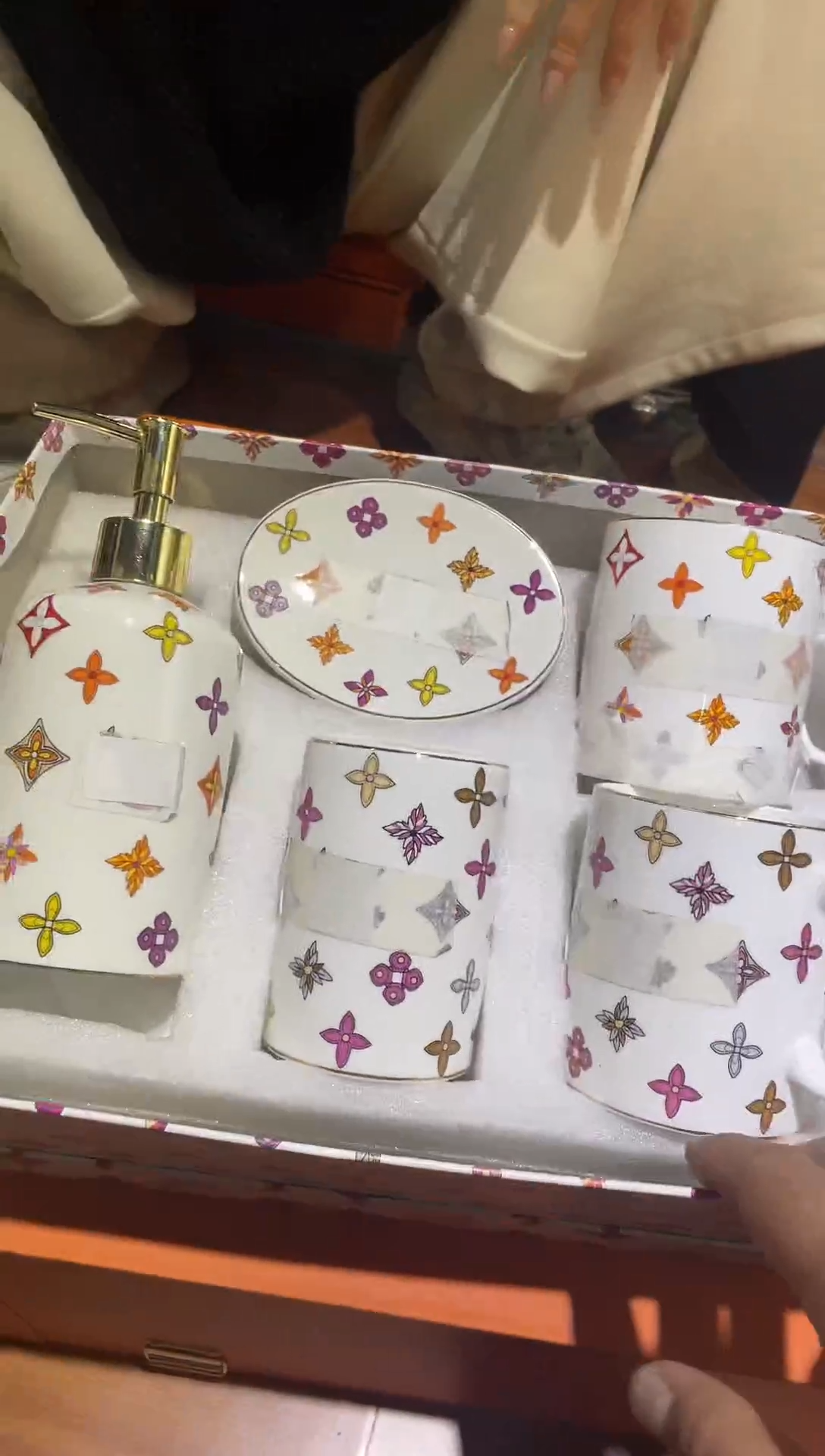 杯鸿辉家品牌瓷器，京东包邮！