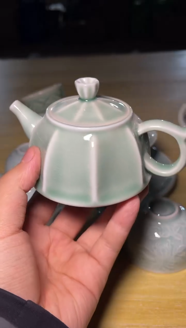 瑕疵 青釉 八棱壶1把