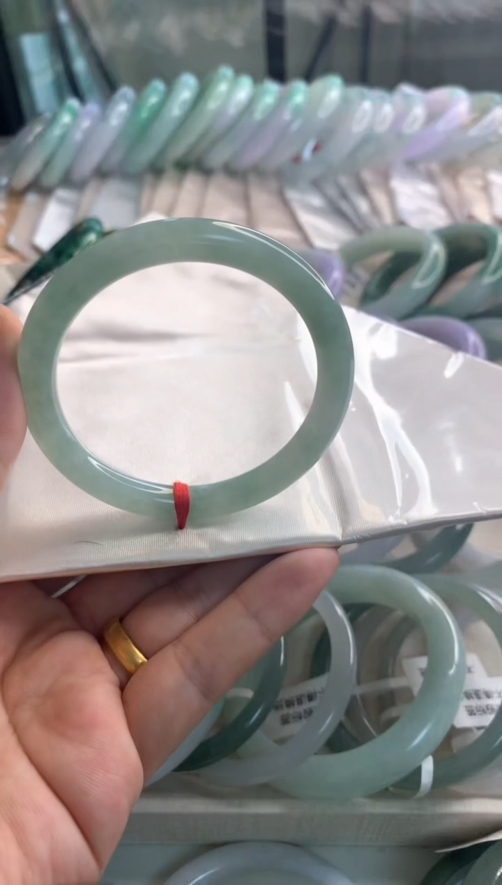 翡翠手镯未镶嵌圆条52.6