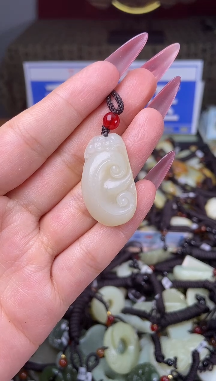 和田玉未镶嵌颈饰1