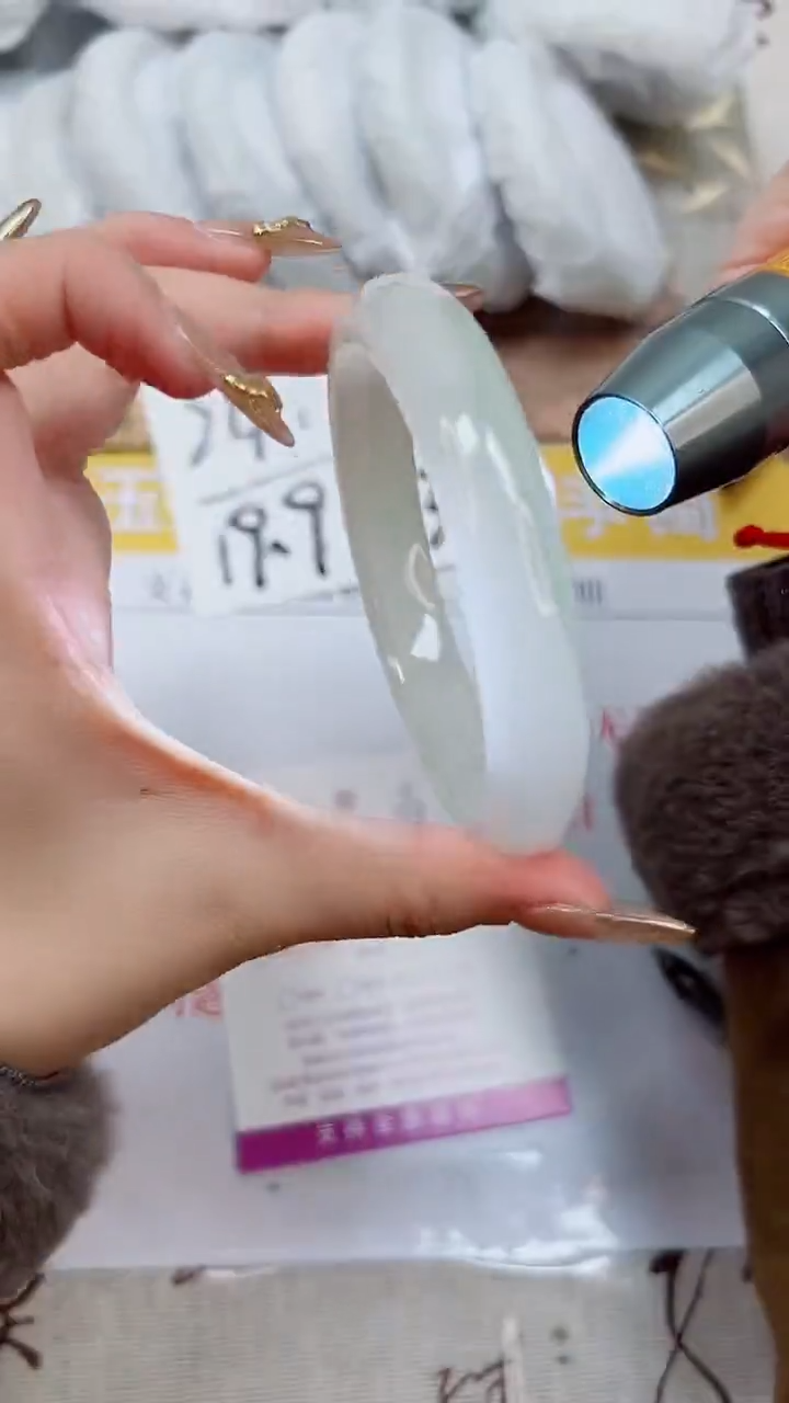 【闪购商品】石英质玉手镯未镶嵌K299-60.8