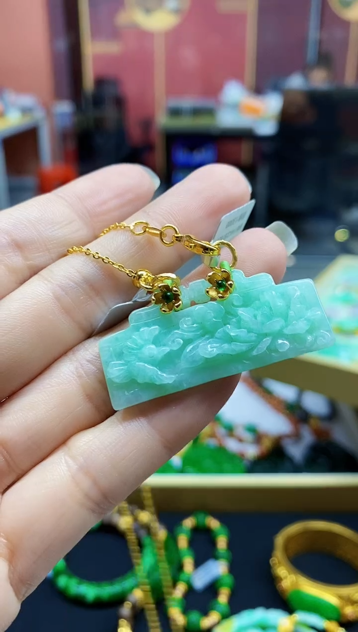 颈饰未镶嵌翡翠吊坠-136