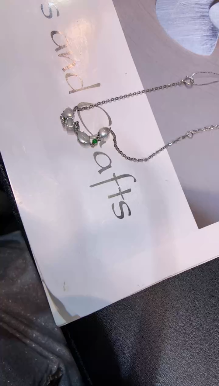 颈饰18K金镶嵌翡翠手链