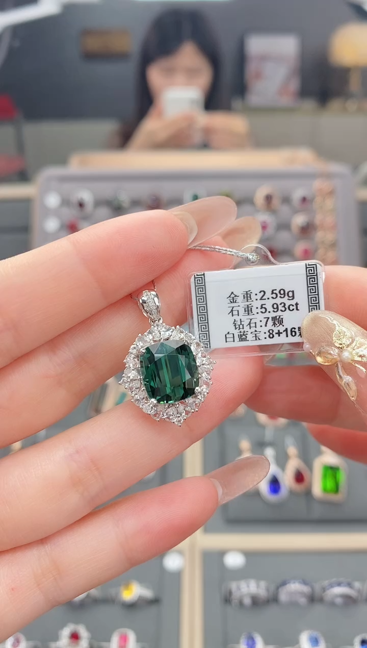 【闪购商品】碧玺颈饰18K金镶嵌5.93配白蓝宝 