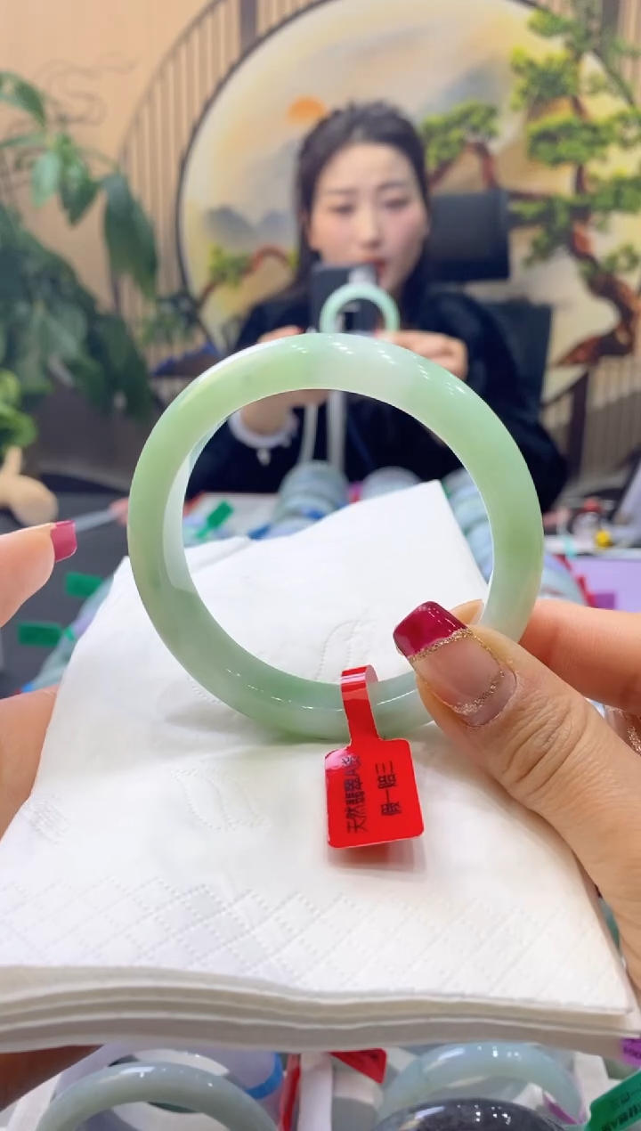 【闪购商品】翡翠手镯未镶嵌99913721