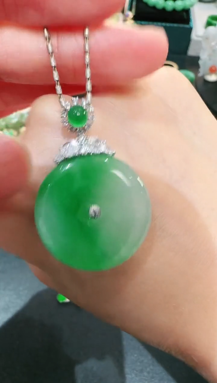 【闪购商品】翡翠颈饰18K金镶嵌吊坠