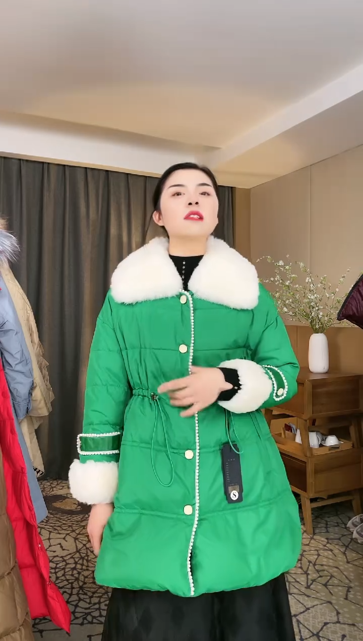 森比 小香风羽绒服