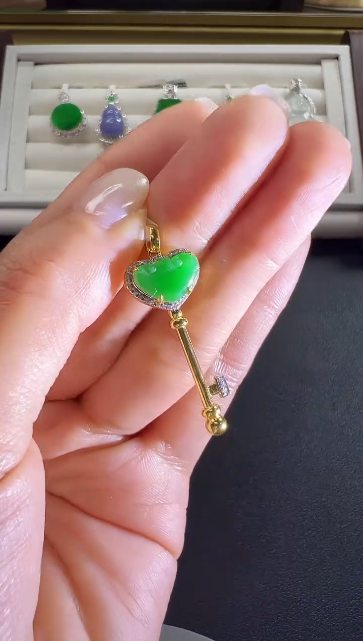 颈饰18K金镶嵌翡翠KSP1212-068