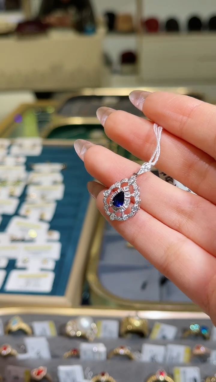 【闪购商品】蓝宝石吊坠(不含链)18K金镶嵌蓝宝石吊坠