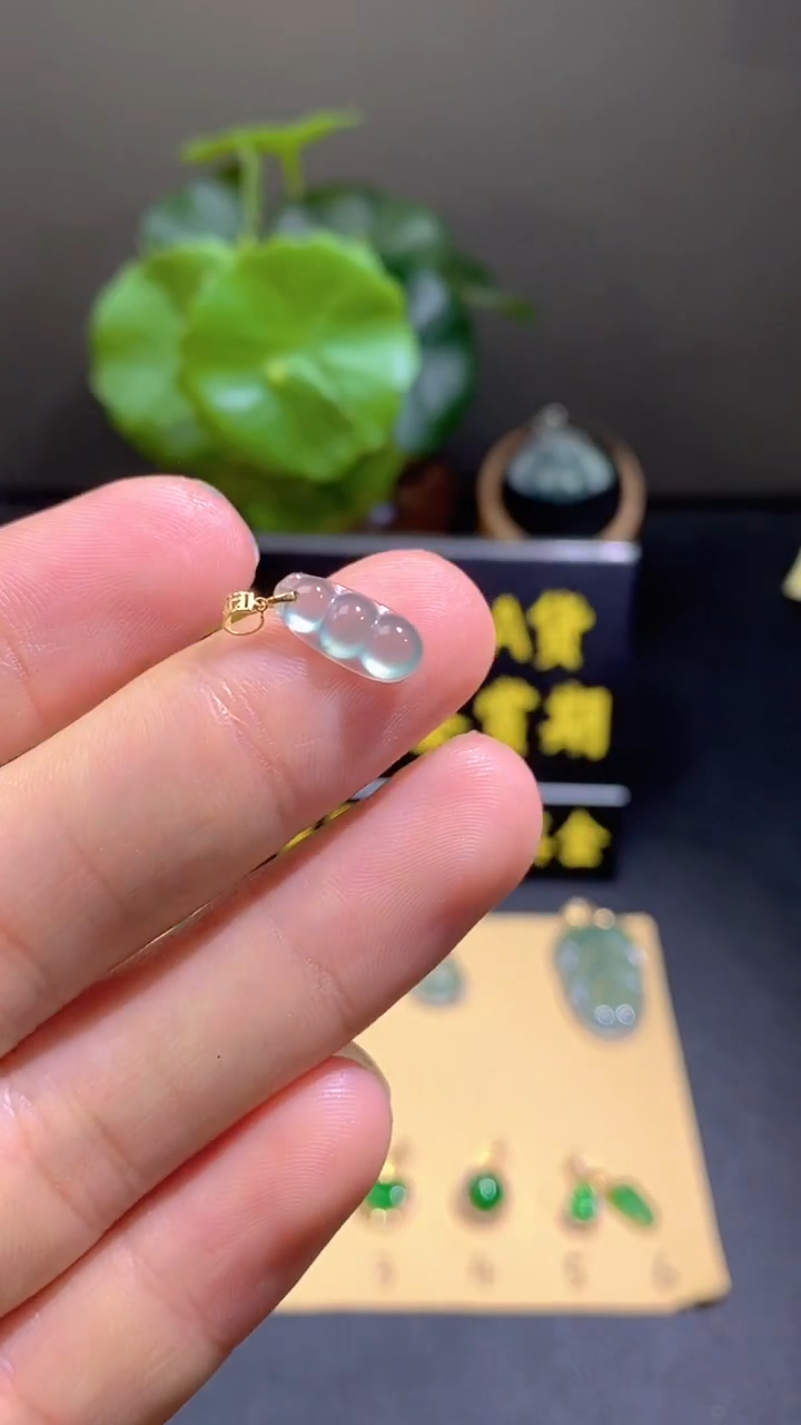 颈饰18K金镶嵌翡翠翡翠A货