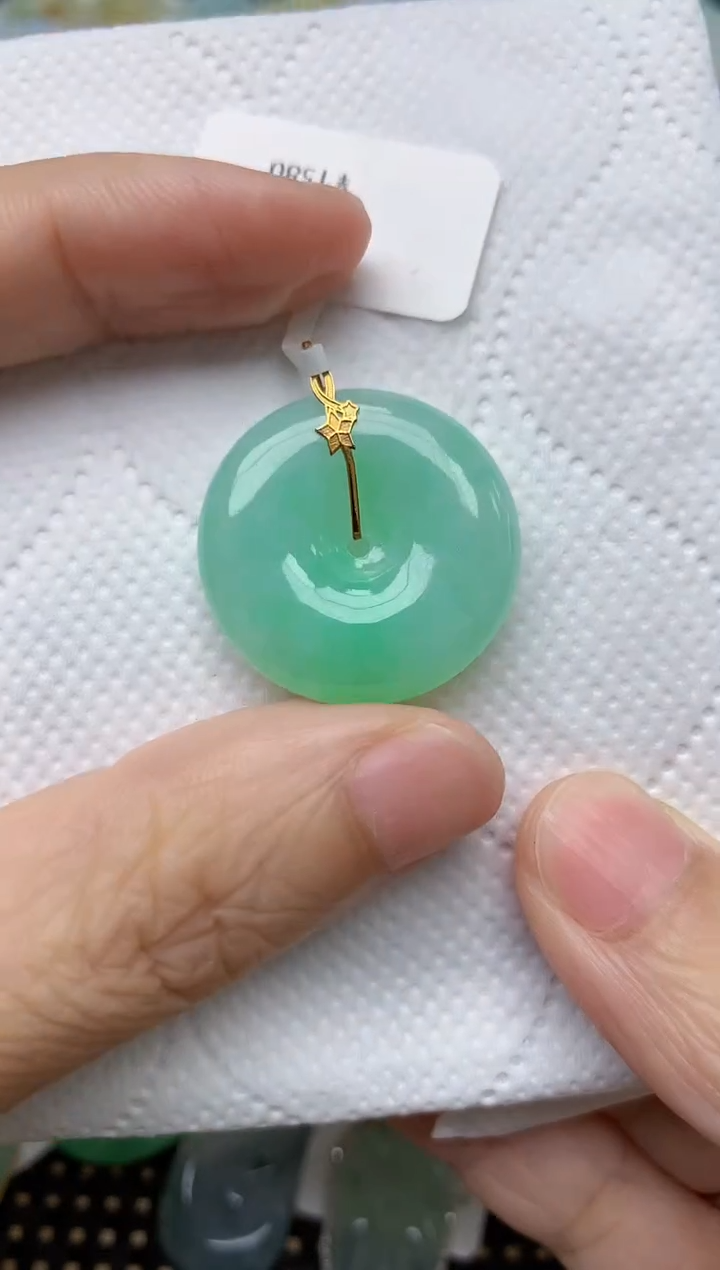 翡翠18K金镶嵌颈饰天然缅甸A货翡翠