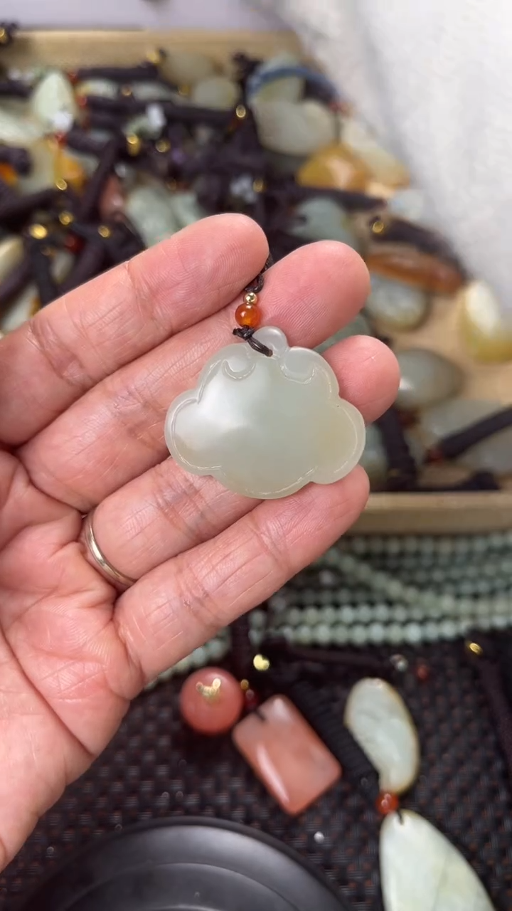 【闪购商品】和田玉颈饰未镶嵌多样性发货没有证书拍一发一有瑕