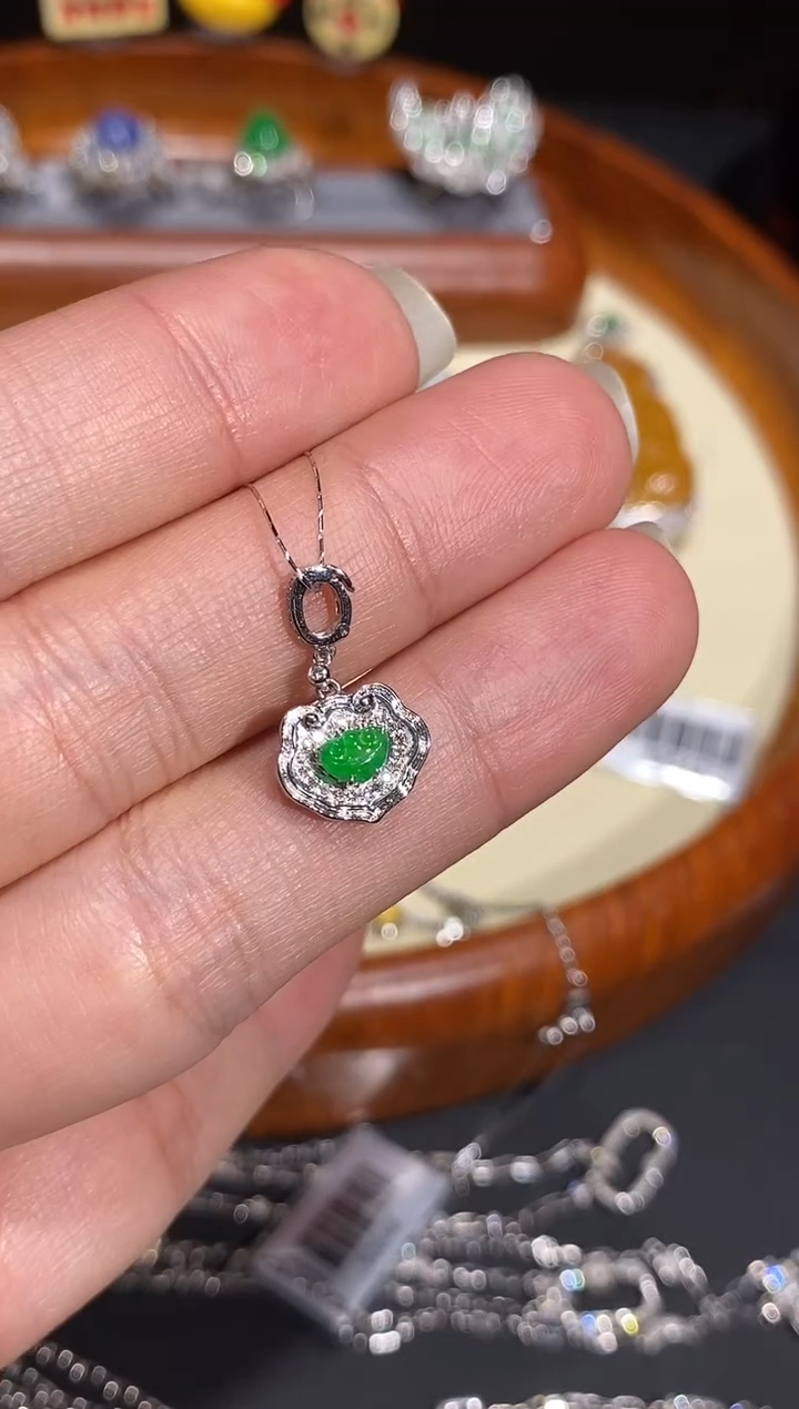 【闪购商品】翡翠吊坠(不含链)18K金镶嵌吊坠
