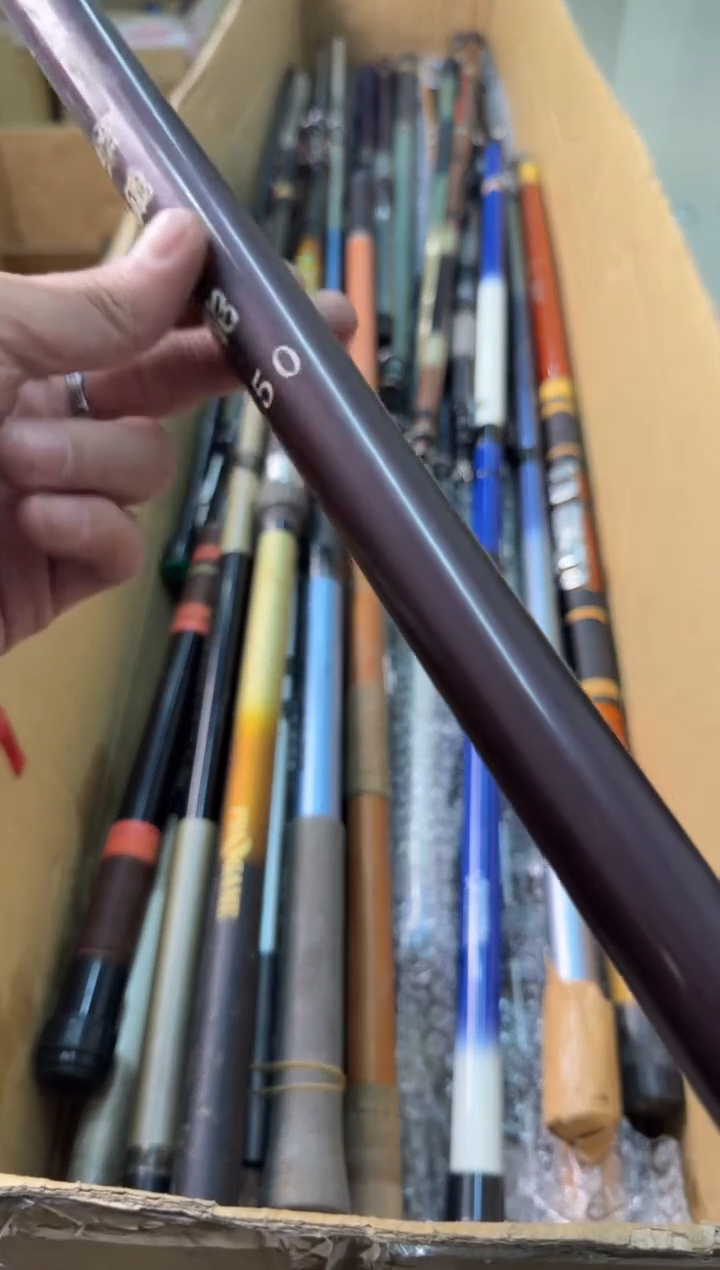 苹****窝 孤品微瑕， 以直播间为准  加 10元发顺丰