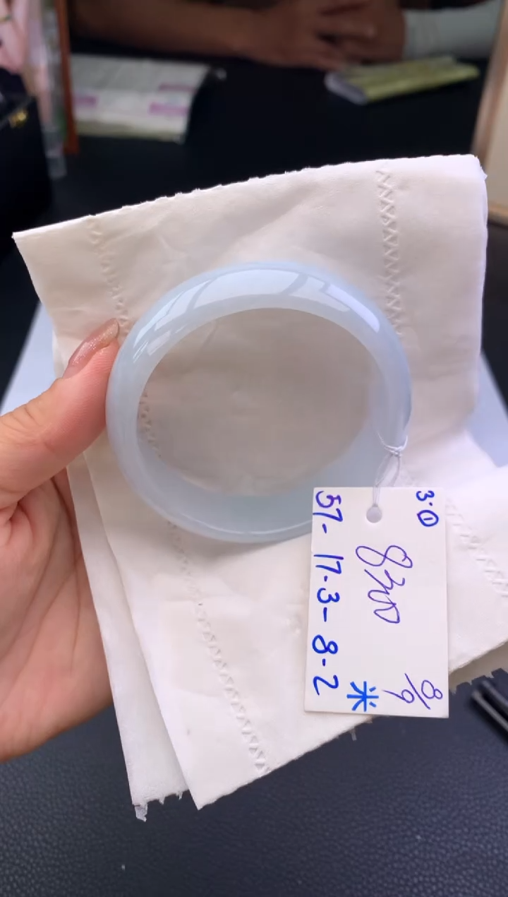 未镶嵌手镯翡翠手镯