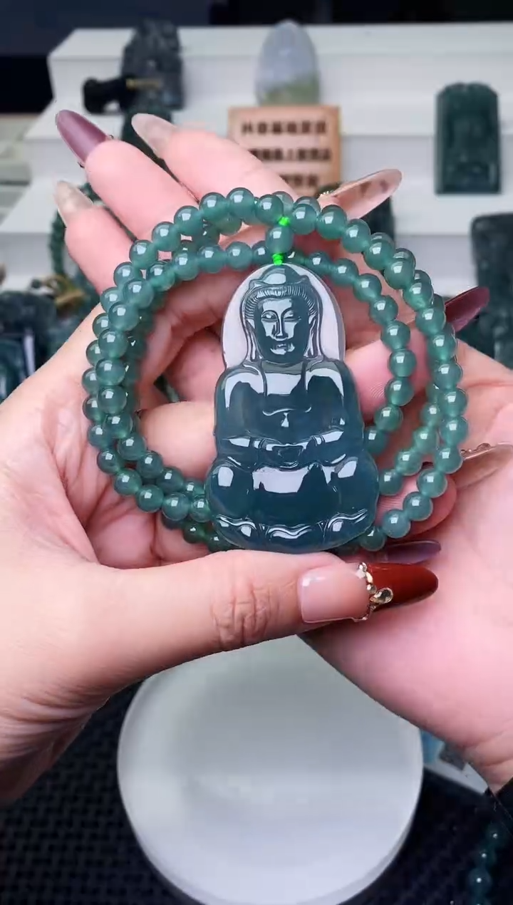 颈饰未镶嵌翡翠 
