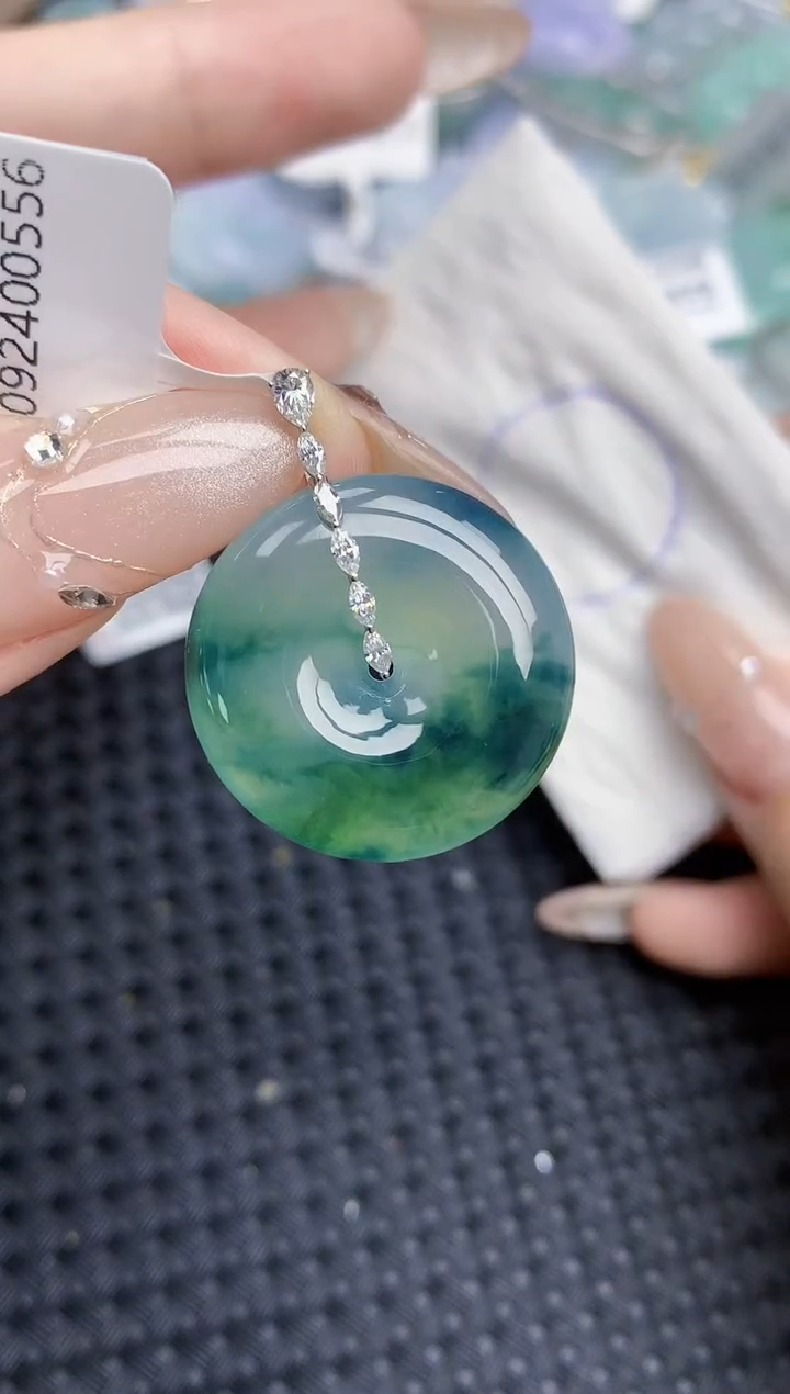 颈饰18K金镶嵌翡翠154   天然翡翠A货  百元以上9米证书费自理