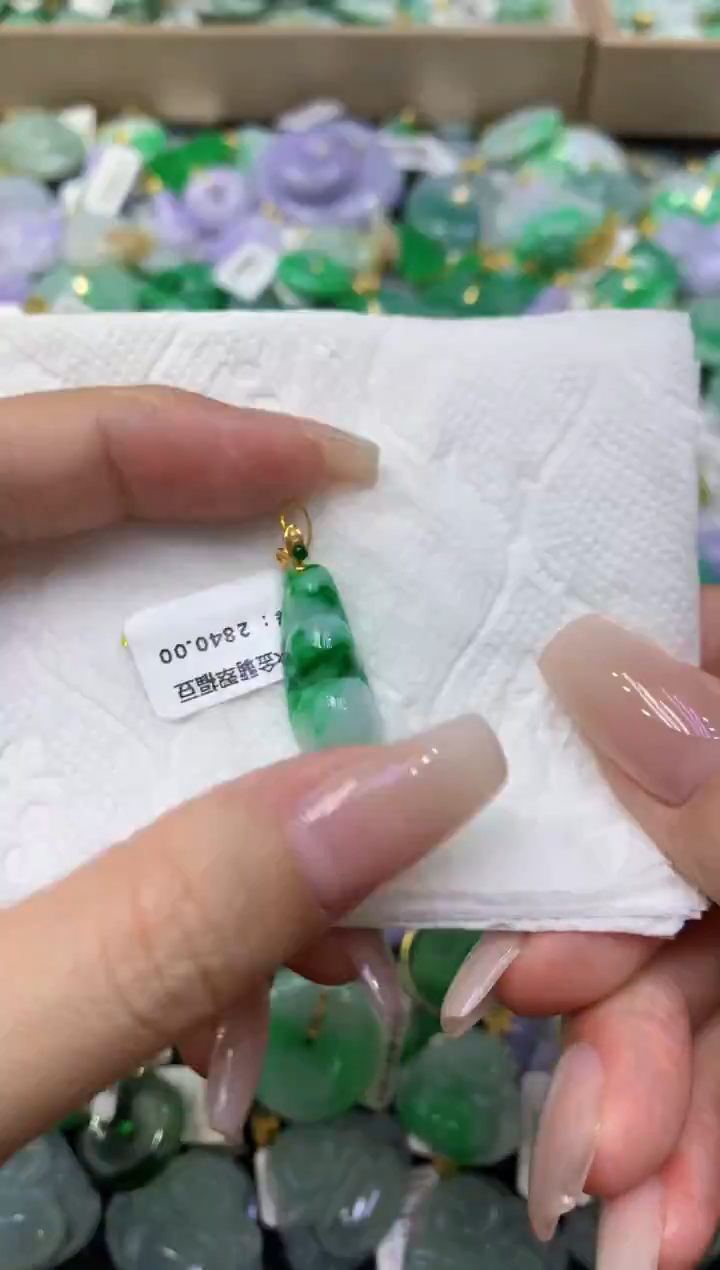 颈饰18K金镶嵌翡翠天然缅甸翡翠A货