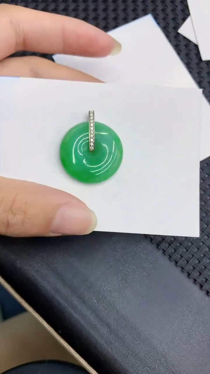 【闪购商品】翡翠颈饰18K金镶嵌            8