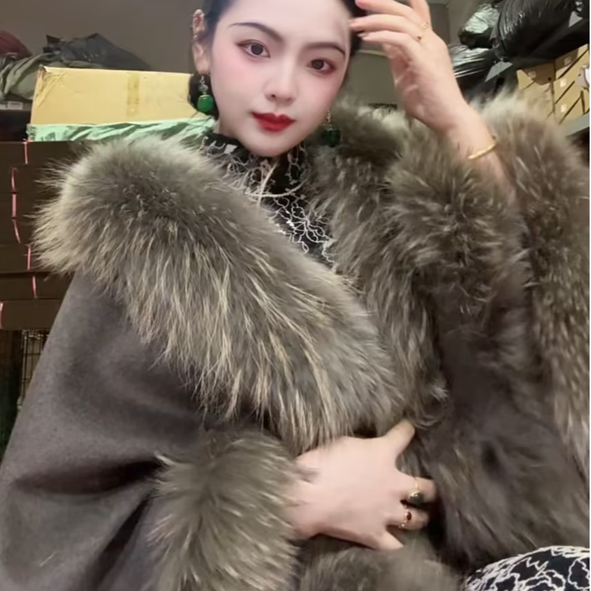 LHMknk1画报夫人贵气版原创双面羊毛 双色羊毛貉子毛斗篷短外套 