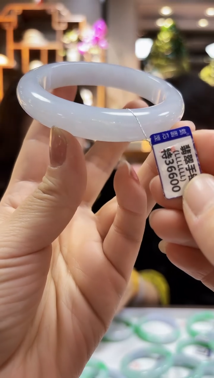 【闪购商品】翡翠颈饰未镶嵌58.6手镯