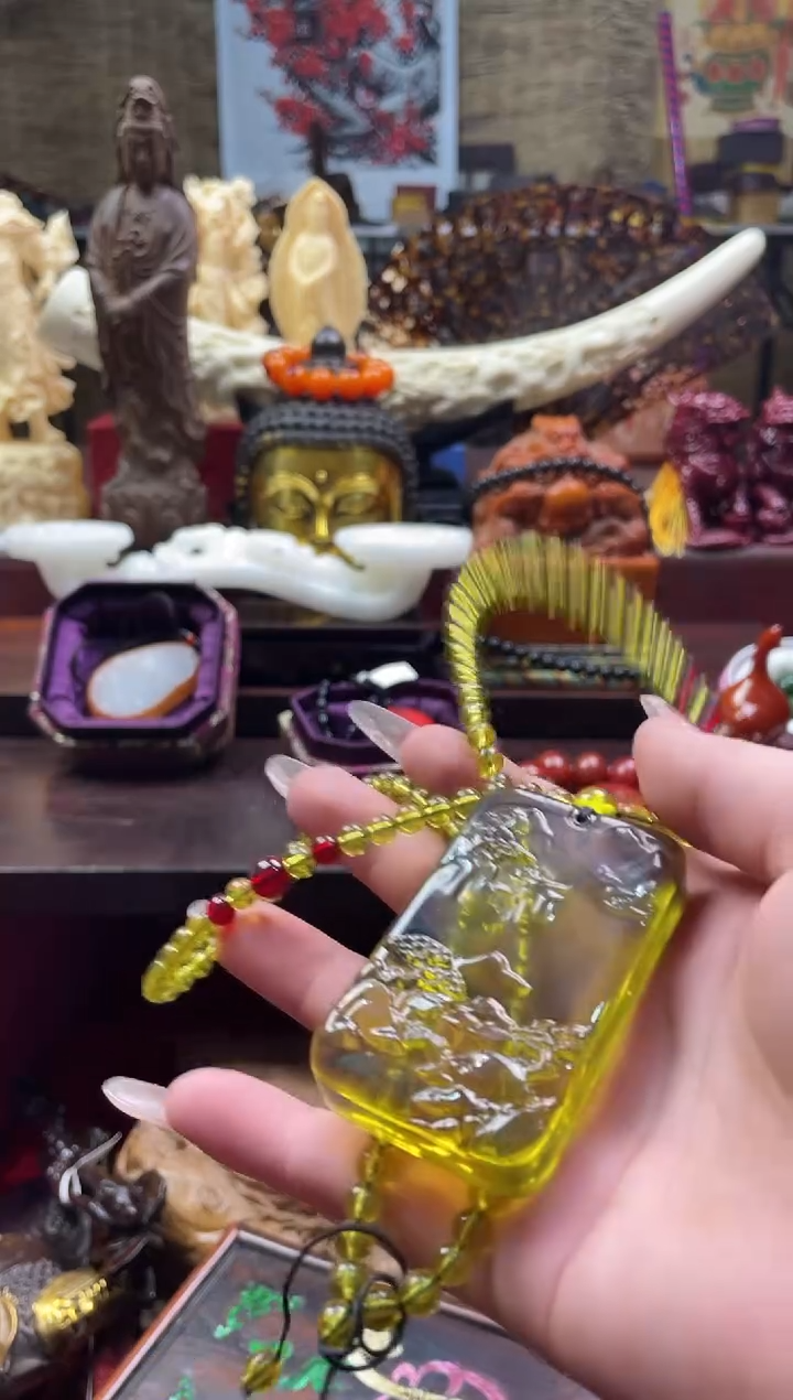 【闪购商品】琥珀颈饰未镶嵌茶破山水