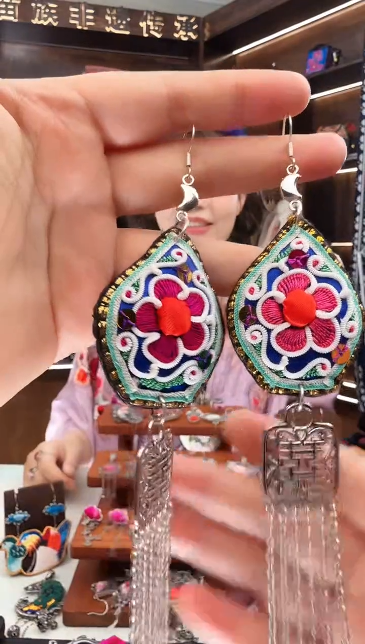 【闪购商品】织绣125蚩梦苗族古绣