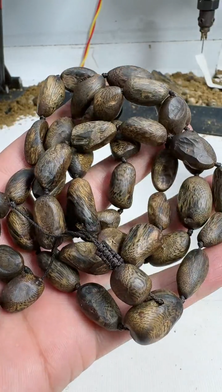 【闪购商品】沉香手串乌身树丁52克多圈