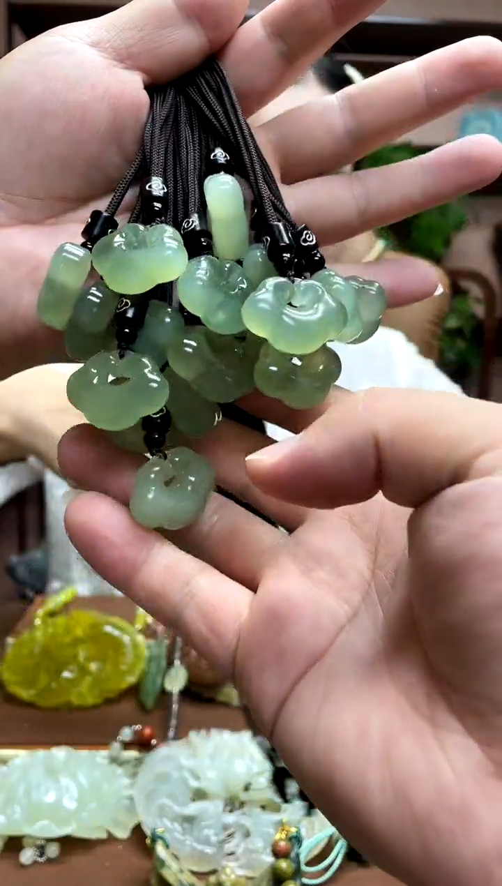 未镶嵌岫玉吊坠多样性发货发其中之一