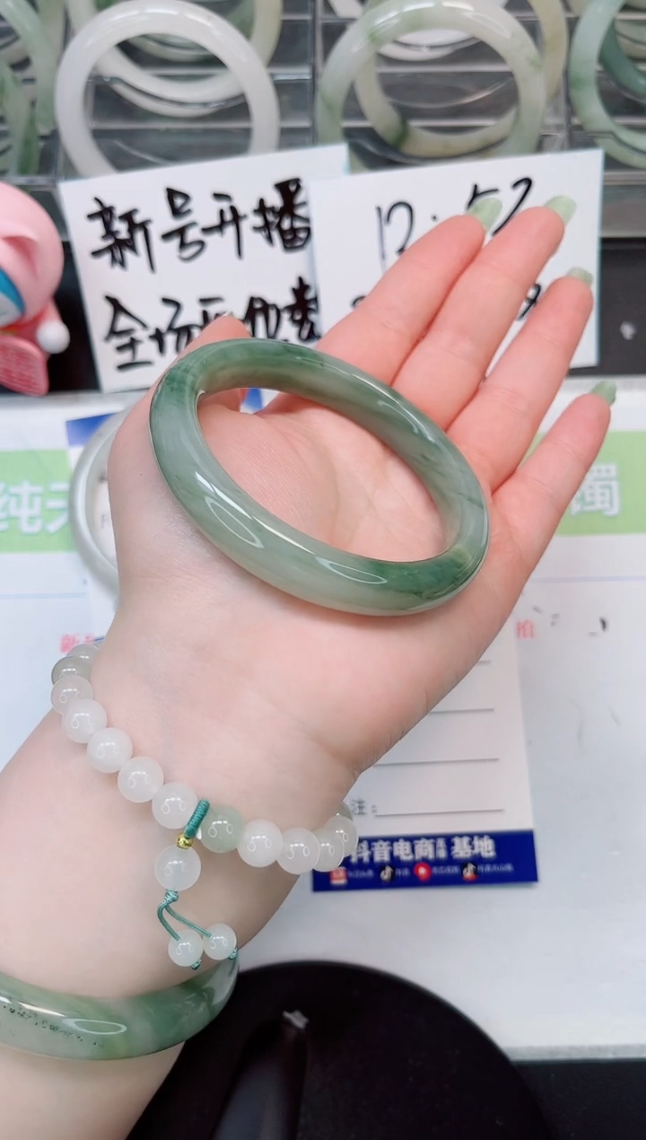 【闪购商品】石英质玉手镯未镶嵌a256