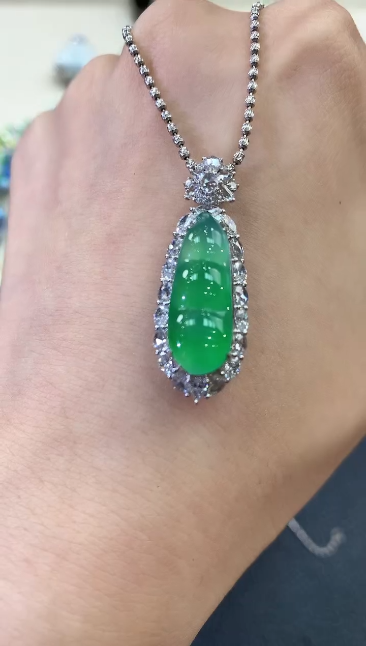 【闪购商品】翡翠吊坠(不含链)18K金镶嵌v60     