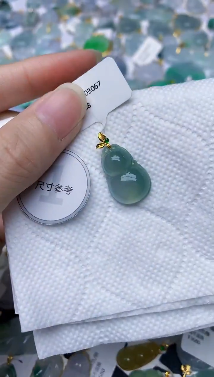 颈饰18K金镶嵌翡翠天然A货翡翠